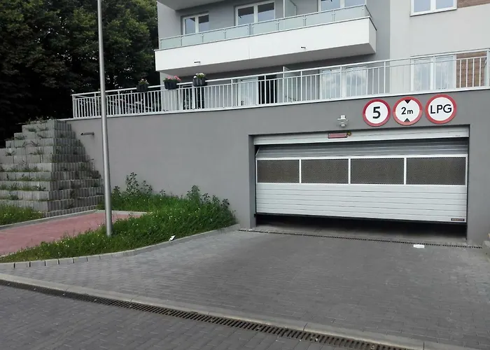 Caroline Street Nine