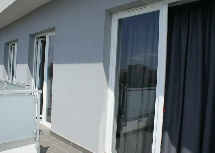 Caroline Street Nine קטוביץ