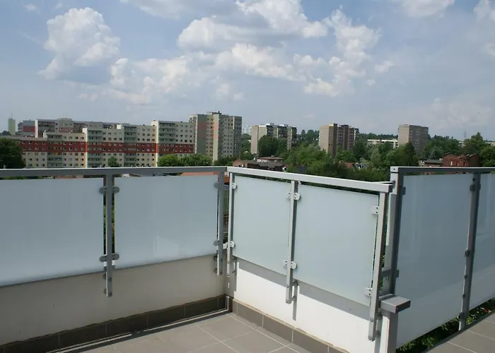 Caroline Street Nine Daire